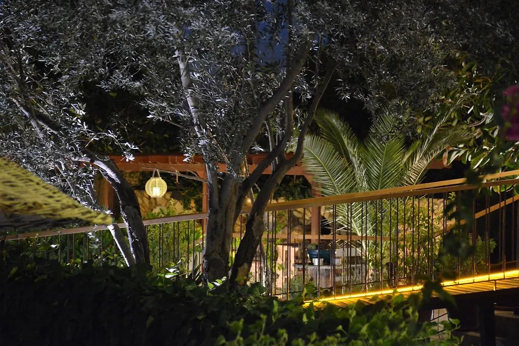 Arinnanda Hotel Çeşme 3*,