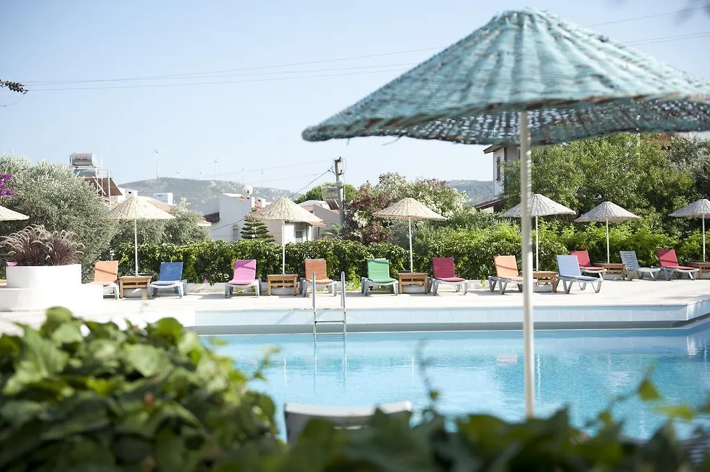 Arinnanda Hotel Кешме 3*,