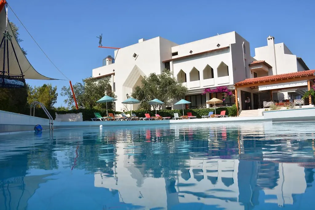 Arinnanda Hotel Кешме